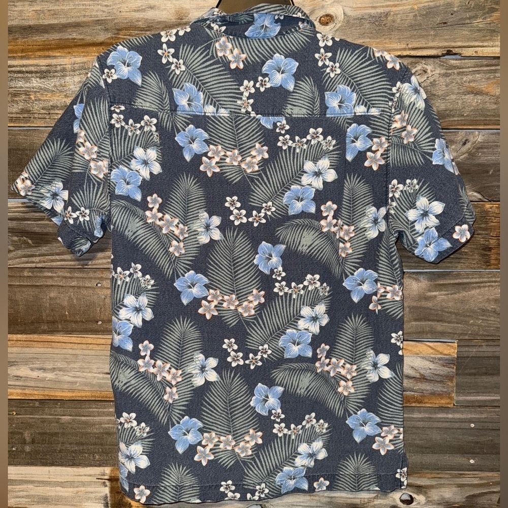 Tommy Bahama Floral Hawaiian Blue Pocket Men's Camp Shirt 100%Silk Size S - Picture 2 of 7